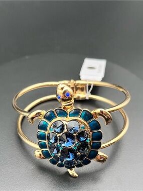 TRUE TO FORM Turtle Hinge Bracelet